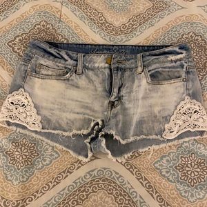 Lace detail shorts!